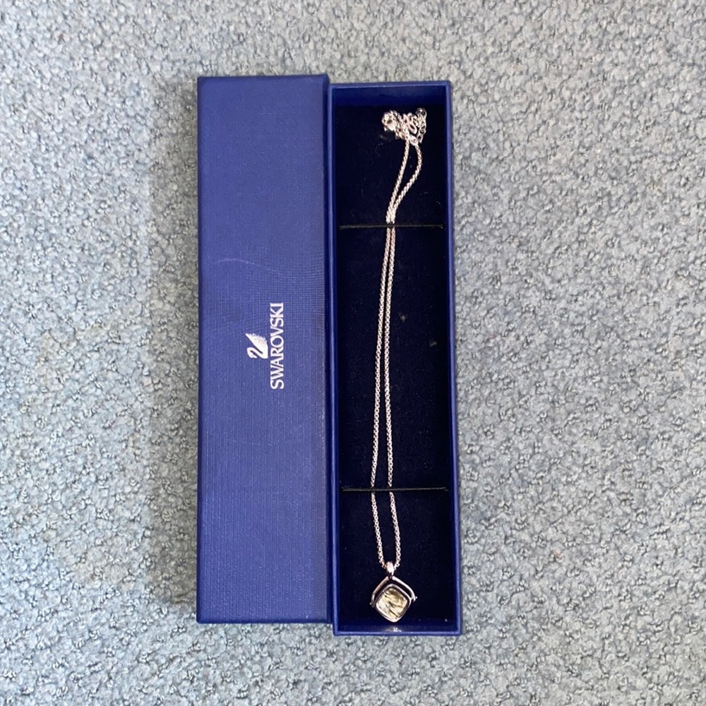 Reversible necklace